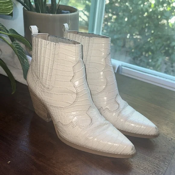 SAM EDELMAN WHITE BOOTIES - Picture 7 of 8
